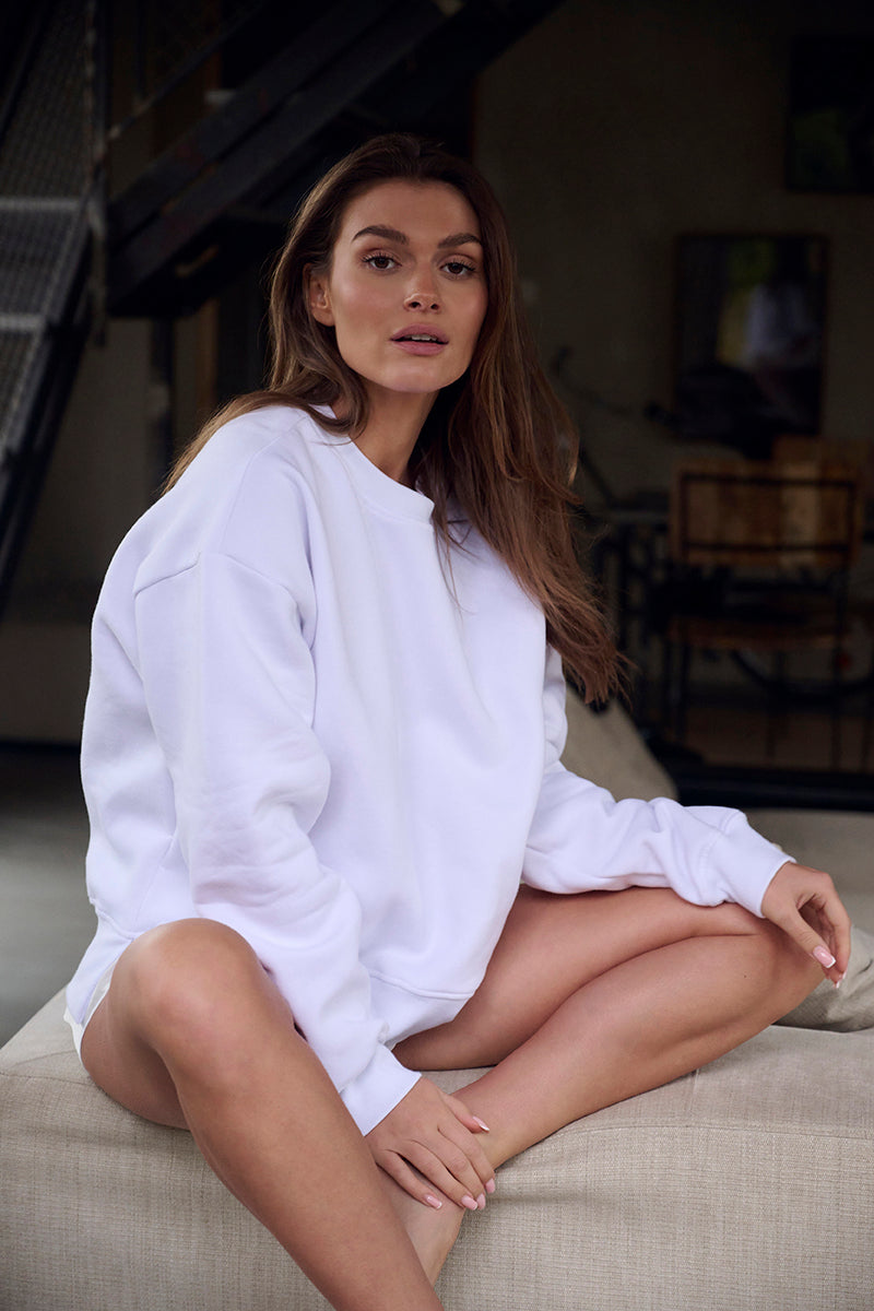 Bluza Franka K model Tess w kolorze białym, wykonana z wysokogatunkowej dzianiny, w stylowej, casualowej stylizacji.