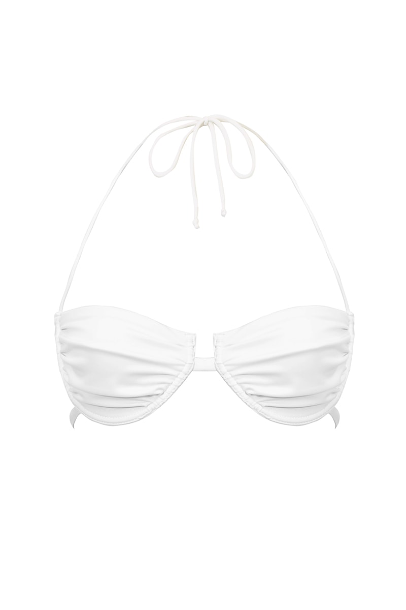 Stanik od bikini Franka K model Maura w kolorze białym, z miseczkami ozdobionymi marszczeniami.