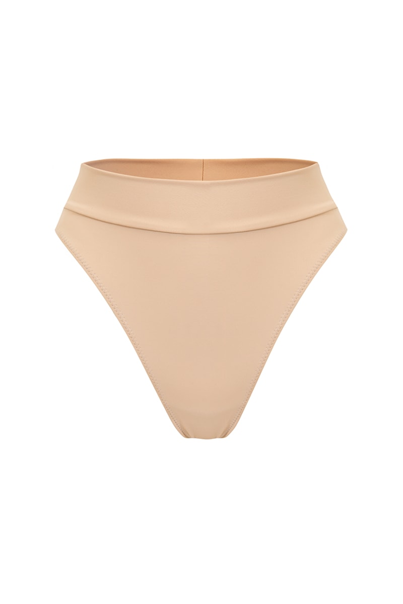 Dół od bikini Franka K model Kawai w kolorze cielistym, z wysokim stanem i wysoko wycięty na biodrach.