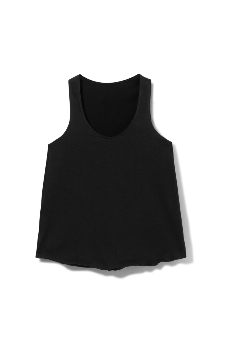 Bokserka Franka K model Marija w kolorze czarnym, o klasycznym, sportowym kroju z szerokimi ramiączkami.