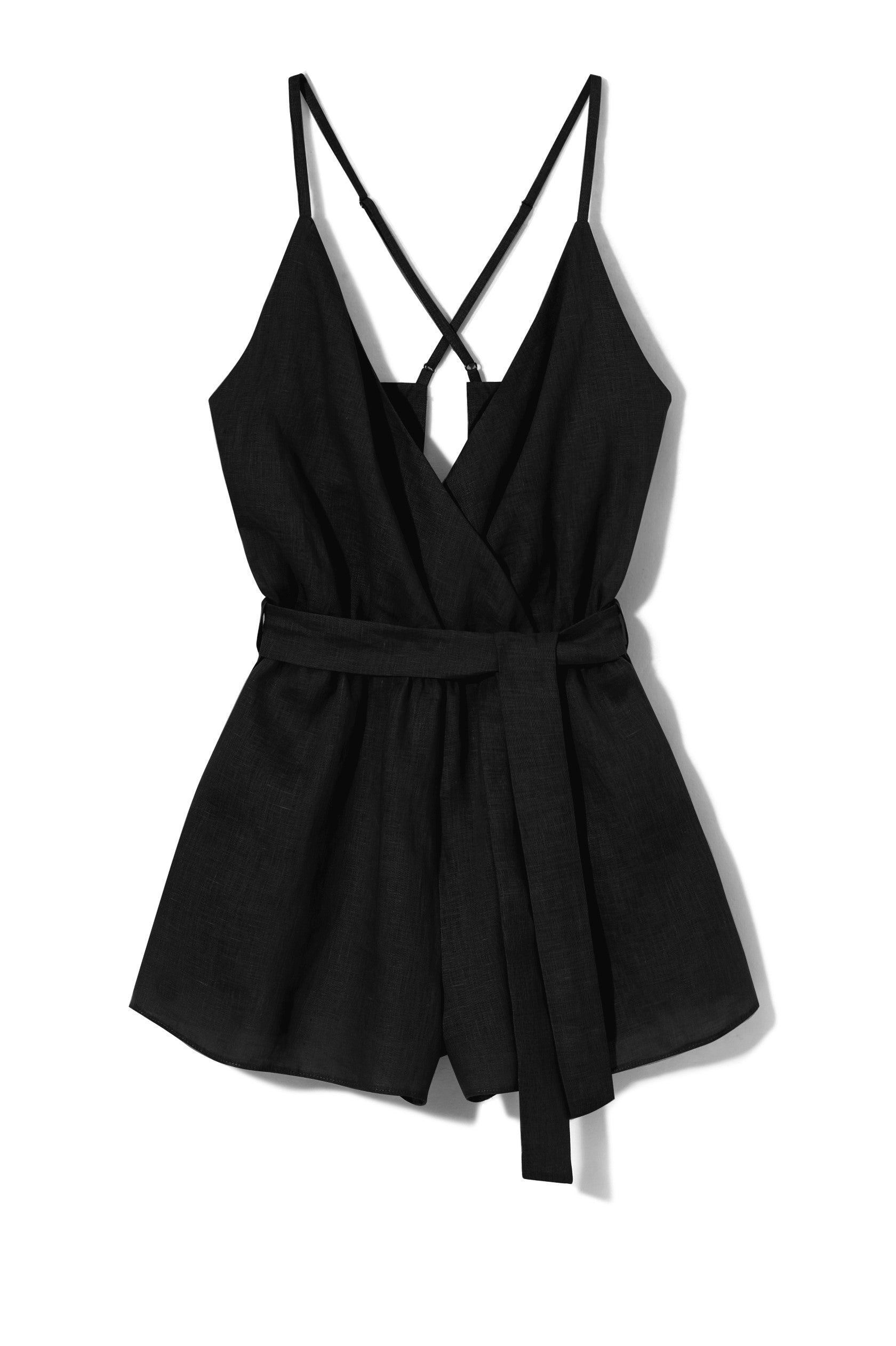 Lniany kombinezon Franka K model Layla w kolorze czarnym, z krótkimi nogawkami.