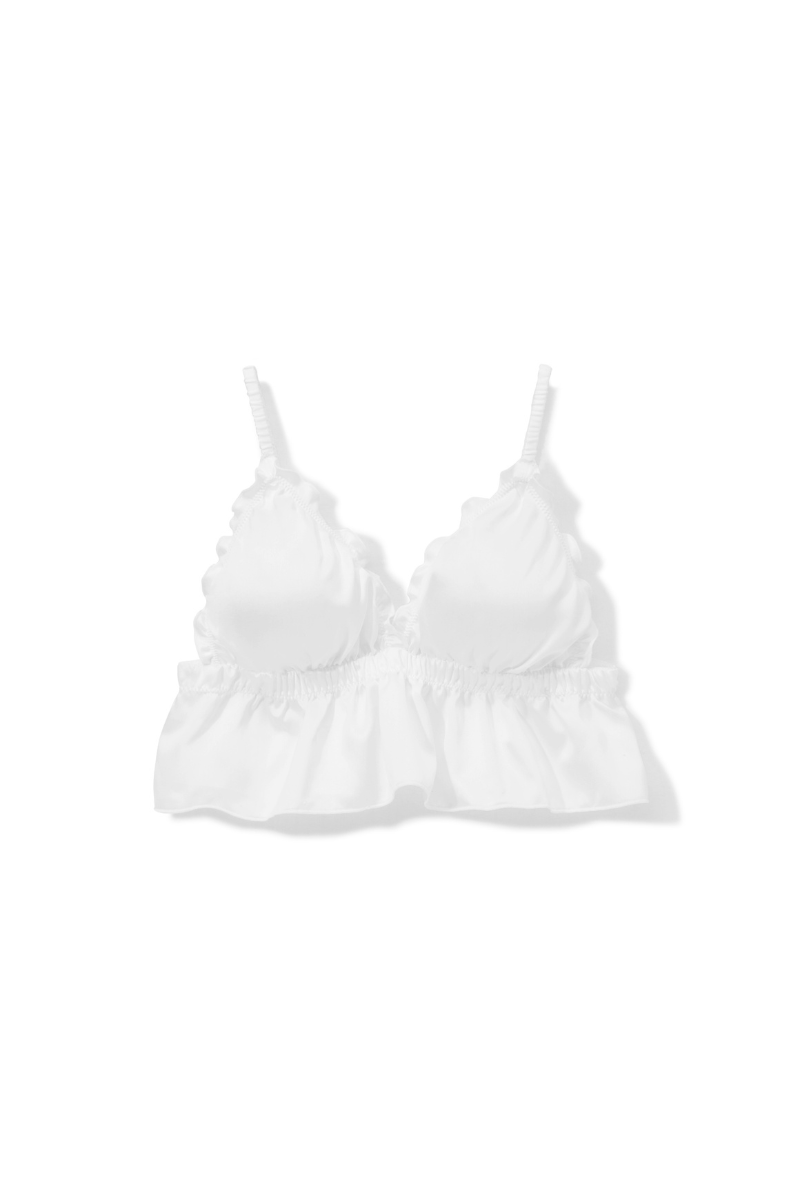 Satynowy stanik Franka K model Rose z dekoracyjną falbaną, bez usztywnienia i fiszbin. Lekki i zmysłowy, idealny do noszenia w zestawie z halką lub solo.