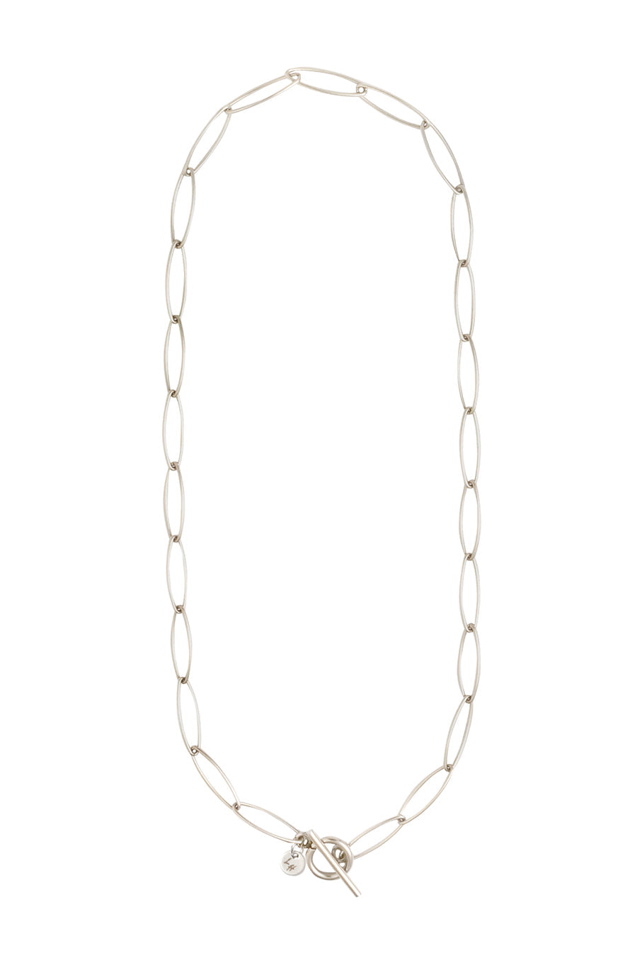 Naszyjnik Franka K model Aurora, typu spinacz, w kolorze srebrnym, o minimalistycznym splocie ogniw i eleganckim połysku.